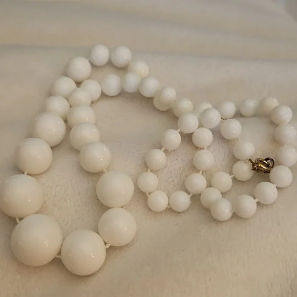 Vintage Set of Two Red and White Acrylic Graduated Beaded Necklaces - Picture 6 of 10